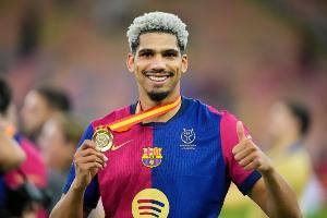 TA：巴萨中卫阿劳霍预计将留队 希望出售克里斯滕森但球员想留队