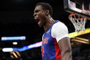 16中13砍生涯新高33分+10板!活塞主帅:杜伦统治级表现 太棒了